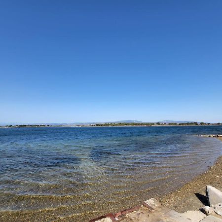 Petite Maison De Vacances Au Bord De L'Eau Leucate Esterno foto